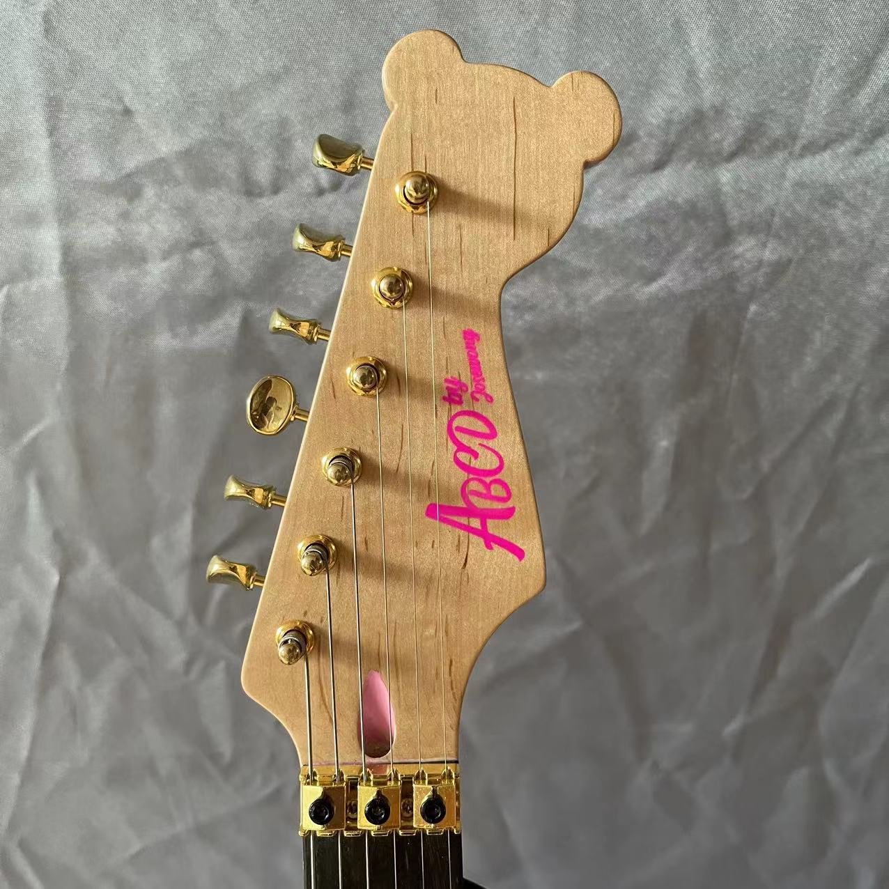 BUSKER's BH1・改/ピンク 足跡デザイン エレキギター BUSKER's BH1・改/ピンク 足跡デザイン エレキギター