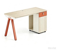 Bureau de direction en panneau ISO E0 avec revêtement en mélamine nano, glissières silencieuses, charnières à fermeture douce, boîte à câbles, serrure à code et pieds en aluminium