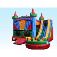 Château gonflable multicolore avec toboggan pour location