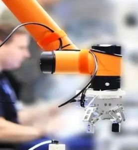 Le <span class=keywords><strong>robot</strong></span> collaboratif AUBO I10 et les travailleurs réalisent une coopération humain-machine pour réaliser une série de travaux et de tâches d'assemblage - Product Image 4