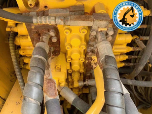 Excavadora de cadenas Komatsu PC220-7 de segunda mano, 22 toneladas, motor de 125 kW, lista para enviar - Product Image 6