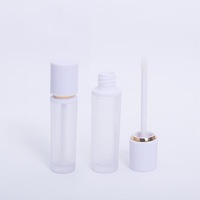 Tubes de gloss à lèvres ronds en plastique givré de luxe à étiquette privée avec pinceau 8ML