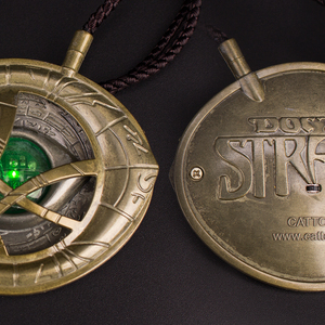 Collar de Aleación con <span class=keywords><strong>el</strong></span> Ojo de Agamotto del <span class=keywords><strong>Doctor</strong></span> <span class=keywords><strong>Strange</strong></span> de Marvel, Brillante, en una Exquisita Caja de Madera, 8.5cm, 0.25kg - Product Image 3