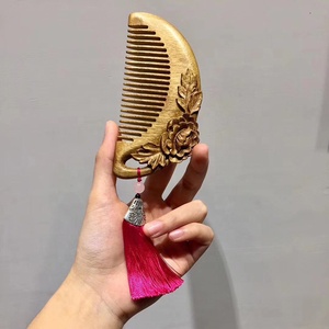 หวีไม้ฟีบีสีทองแกะสลักลายดอกโบตั๋น งานแฮนด์เมดสไตล์โอเรียนทัล วินเทจจีน พรีเมียม ของขวัญสำหรับสาวๆ - Product Image 4