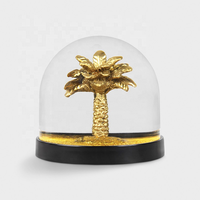 OEM ODM 88mm Artisanat en résine acrylique, globe à neige, dôme à neige, boule d'eau, gâteau d'anniversaire, cadeau souvenir personnalisé pour enfant/adolescent EN71