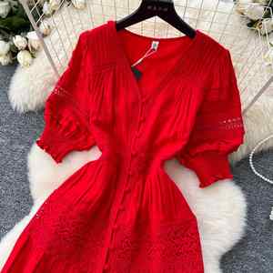 เดรสลำลองทรงเอไลน์สีแดง แขนสั้น คอวี แต่งผ้าลูกไม้ฉลุลาย สไตล์วินเทจสำหรับฤดูร้อน เหมาะสำหรับผู้หญิง - Product Image 2