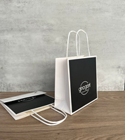Sacs de shopping en papier kraft recyclable de luxe avec poignée longue, impression personnalisée, papier artistique, logo personnalisé, cosmétiques, parfums, bijoux