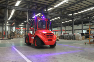 4wd מנוע דיזל מופעל משטח משטח קשה מלגזה - Product Image 3