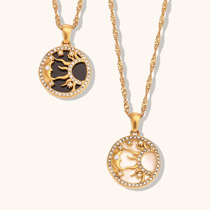 Colgante de Acero Inoxidable Electrochapado con Diseño de Sol, Luna, Estrella y Concha de Bambú, Estilo Europeo Americano, Moderno, Personalizado y Sencillo - Product Image 1