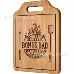 Planche à découper en bois Stars 8,6x12,2 pouces gravée « Bonus Dad Grill Master » pour cadeau de cuisine - Product Image 2