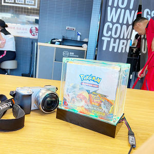 Boîte de rangement pour boosters de cartes à collectionner (TCG) en acrylique transparent, avec couvercle magnétique et éclairage LED, conception personnalisée, vente directe d'usine en Chine - Product Image 6