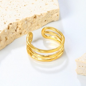 Bagues minimalistes en forme de C, étanches, plaquées or 18 carats PVD, en acier inoxydable, superposées, simples, ouvertes et ajustables, trois couches, creuses - Product Image 4