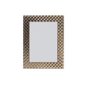Cadre photo en métal doré à motif de diamant avec brillant poli pour tenture murale et décoration de table - Product Image 1