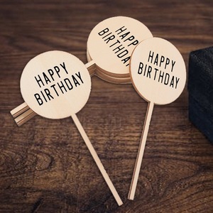 Adorno de madera redondo para tartas con diseño de feliz cumpleaños, ideal para fiestas y decoración transfronteriza. - Product Image 2