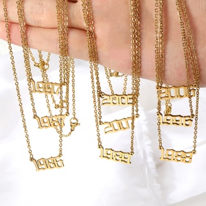 Collar Personalizable al por Mayor con Colgante de Número del Año de Nacimiento, Chapado en Oro de 18k, Acero Inoxidable, Letra en Estilo Gótico Antiguo - Product Image 1