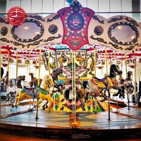 Aire de jeux extérieure de Noël Carrousel Jeux en fibre de verre Cheval grandeur nature Antique Carrousel à jetons Ride