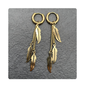 Boucles d'oreilles longues à pampilles en acier inoxydable plaqué or 18K PVD |   Plume, papillon, croix et serpent, etc. |   Léger et hypoallergénique - Product Image 1