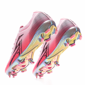 Chaussures de football professionnelles, fabrication directe d'usine, semelle AG/FG en TPU, tige en PU, résistantes à l'usure, antidérapantes, unisexes, personnalisables et en stock en gros - Product Image 1
