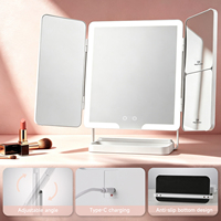 Espejo de Maquillaje LED con Control Táctil, Plegable en Tres Partes, Panel Principal Grande con Aumento, Bandeja de Almacenamiento, Ángulo Ajustable