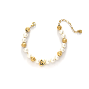 สร้อยข้อมือมุกประดับลูกปัดชุบทองและจี้ตัวอักษรสำหรับผู้หญิง - Product Image 2