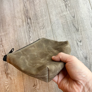 Bolsa de almacenamiento con cremallera de lona encerada Diseño exquisito para una potente organización de artículos auxiliares para estuches de bolsas de cosméticos independientes - Product Image 3