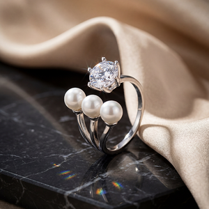 Bague ajustable en cuivre à triple coquille de perle, six griffes en zircon cubique, bande ouverte, bijoux de luxe en perles de coquillage pour femme, mariage, fiançailles - Product Image 5