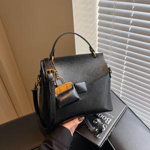 Vente en gros de sac à bandoulière de grande capacité style vintage pour femmes sac à bandoulière de luxe minimaliste avec petit portefeuille - Product Image 5
