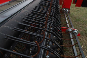 Récolteuse de haricots à 4 rangs à haute productivité et robuste, tractée par un tracteur, 4BYH-2.6, machine de traction pour ferme commerciale de soja - Product Image 3