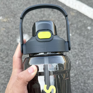Bouteille d'eau de sport motivante 2L en Tritan sans BPA, écologique, avec paille et marqueur de temps, sans danger pour l'eau bouillante, pour adultes - Product Image 4