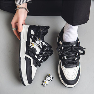 Venta al por mayor directa <span class=keywords><strong>de</strong></span> fábrica, zapatillas unisex, zapatillas bajas <span class=keywords><strong>para</strong></span> <span class=keywords><strong>hombre</strong></span>, zapatillas <span class=keywords><strong>de</strong></span> moda <span class=keywords><strong>para</strong></span> caminar, zapatillas <span class=keywords><strong>para</strong></span> <span class=keywords><strong>hombre</strong></span>. - Product Image 4