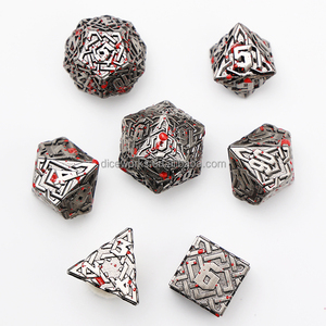 Vente en gros de dés polyédriques en alliage de zinc pour donjons et dragons jeux de société 7 pièces avec emballage en métal - Product Image 3