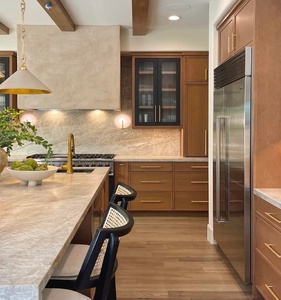 تصميم أثاث مطبخ على الطراز الحديث لمشروع فيلا في الولايات المتحدة الأمريكية، خزائن مطبخ من الخشب الصلب عالي الجودة بلون الخشب الطبيعي للاستخدام الداخلي - Product Image 1