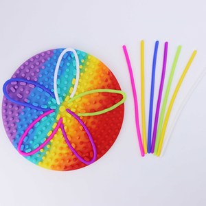 Tablero de actividades sensoriales de silicona, juguete para aliviar el estrés para niños, unisex, 14 cm de diámetro, diseño de laberinto arcoíris - Product Image 3