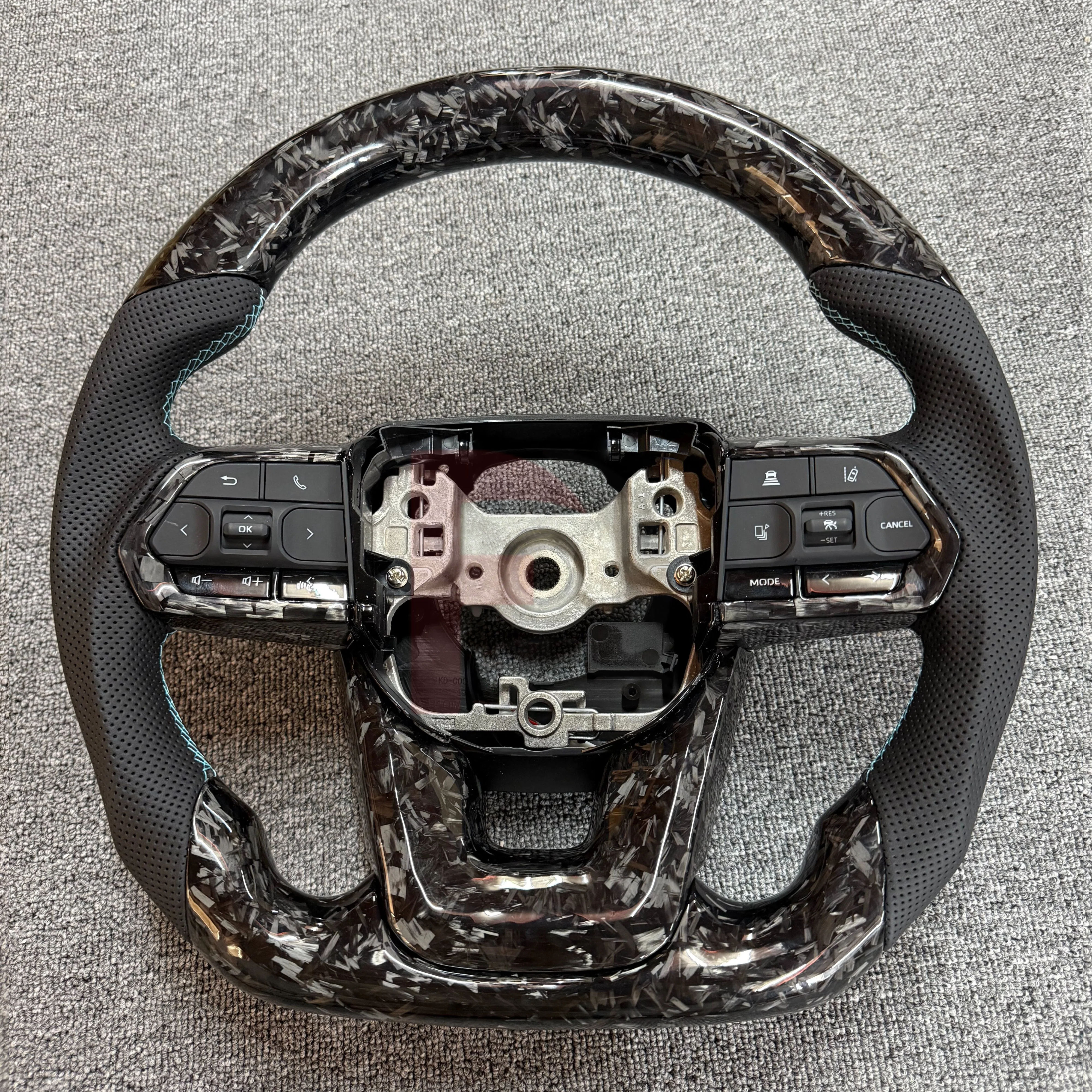 Fibre de carbone forgée