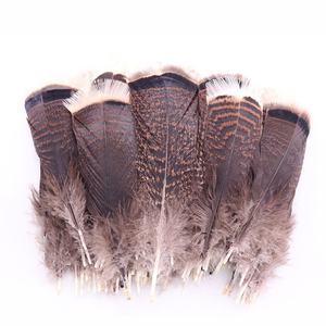6-8 pollici (15-20 Cm) produttore cinese <span class=keywords><strong>Top</strong></span> all'ingrosso Best seller <span class=keywords><strong>piume</strong></span> di coda naturale tacchino fantasia <span class=keywords><strong>piume</strong></span> per la decorazione - Product Image 3