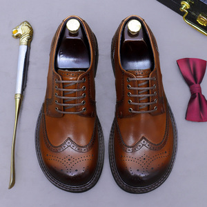 Zapatos de cuero formales retro con brocado grabado, hechos a mano de alta gama, con cordones, para hombre, estilo casual de negocios. - Product Image 4