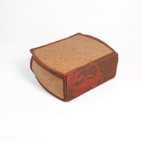 Keranjang Penyimpanan Dekoratif Anyaman Bambu Artisan, Organizer Berlapis Sutra dengan Pegangan Akar Alami untuk Dekorasi Rumah