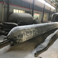 Airbags de mise à l'eau robustes pour navires ISO 14409 en caoutchouc marin NR/SBR mélangé, cylindriques 0,8-3,0 m pour le débarquement de navires et le déplacement en chantier naval