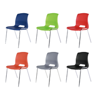 Chaises empilables légères en plastique bleu moderne pour appartement, étudiants, salle de formation, salle de sport avec patins antidérapants