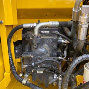 Excavatrice sur chenilles Komatsu PC130 de 13 tonnes, d'origine japonaise, efficace et économe en énergie, pour la construction routière - Product Image 4
