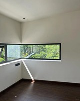 Ventanas y Puertas Corredizas y Abatibles de Aluminio Modernas y Elegantes con Paneles Fijos Tipo Casement