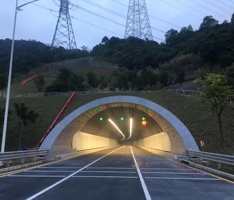 A luz automática do túnel com gama completa de soluções de iluminação de estrada e de rua para cada aplicativo ou exigências de iluminação.
