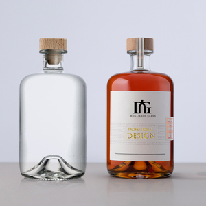 Custom Square <strong>700ml</strong> Whiskey <strong>Glass</strong> <strong>Bottle</strong> Premium <strong>700ml</strong> Brandy Spirit <strong>Glass</strong> Liquor <strong>Bottles</strong> With Wooden Cork