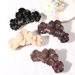 Pince à cheveux élégante en plastique brillant à trois fleurs de 11 cm pour femme, vente en gros - Product Image 1