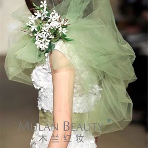 Voile de mariée Mulan Beauty vert clair, plus de 175 cm, bord coupé, pour la photographie de mariage - Product Image 2