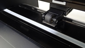 Colordowell X-720 Plotter da Taglio Manuale con Precisione +/-0,1mm, Velocità 800mm/s, Larghezza Supporto 720mm, per Taglio di Adesivi - Product Image 6