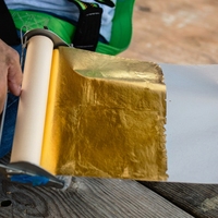 Rouleau de feuille d'or imitation 0,15x75m de largeur, personnalisable pour la dorure de meubles