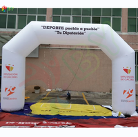Mur de la ville en cours d'exécution début ligne d'arrivée arche gonflable publicité ancre Marathon Air pour les événements sportifs
