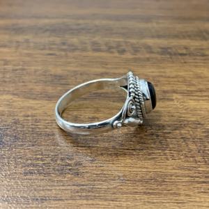 Mini anillo ovalado de ónix negro de Plata de Ley 925, hermosos y bonitos anillos de boda de piedras preciosas para mujeres fabricados en la India - Product Image 4