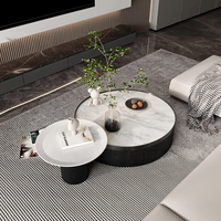 Ensemble de tables basses gigognes modernes et minimalistes, plateau en pierre frittée effet marbre blanc, base en bois noir veiné, meubles de salon